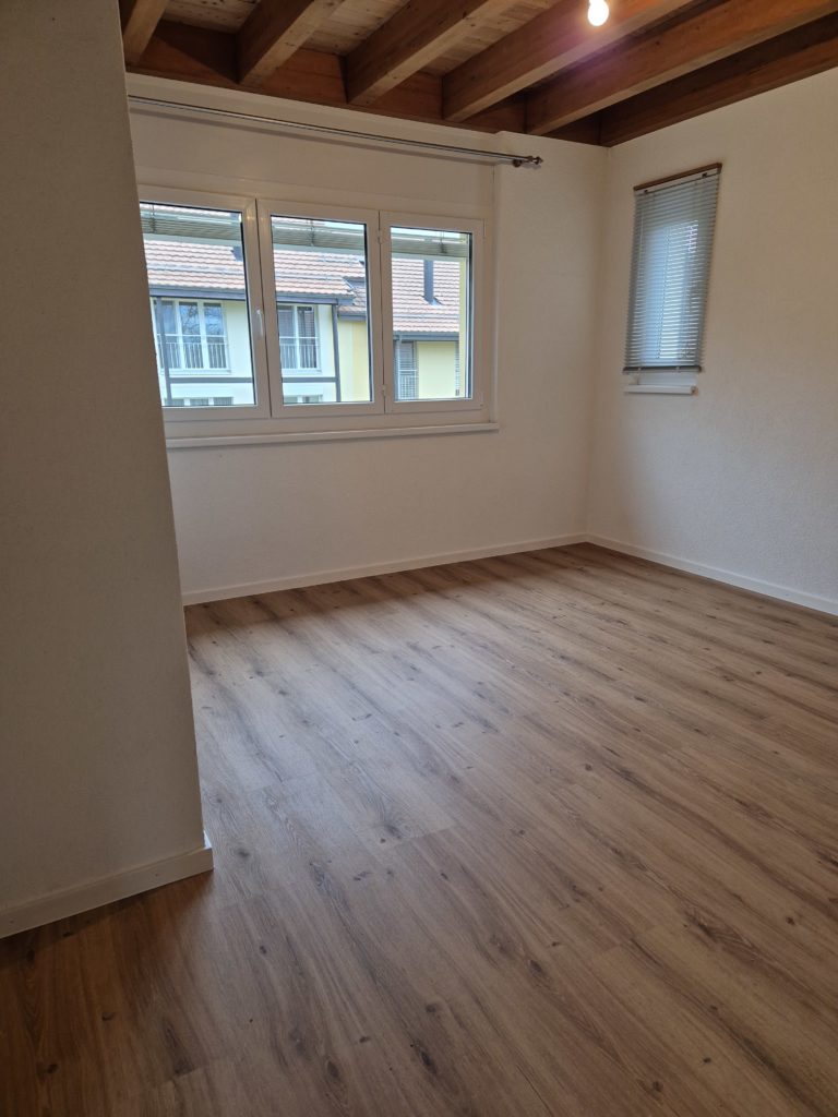Vinyle-HDF liège posé dans une villa, région Lausanne