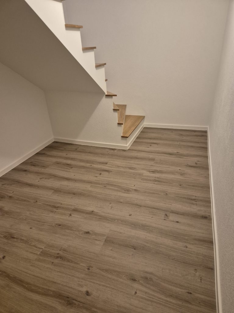 Couloir de sous-sol en vinyle HDF-liège, Lutry